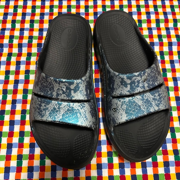 OOFOS Blue and Black Slide Sandals 7 - Picture 1 of 4